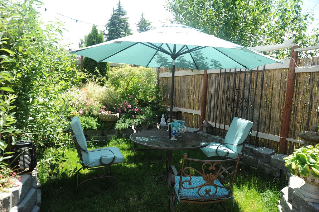 Tuin met terras en zithoek